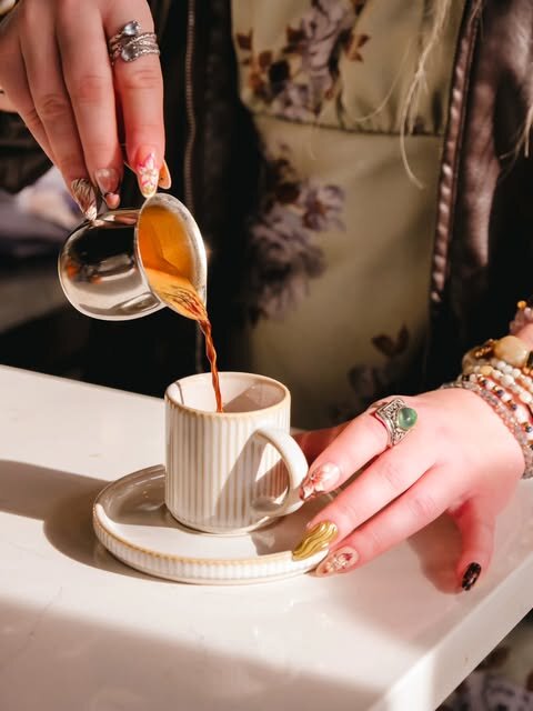 bai-tee café — espresso & lattes poured fresh